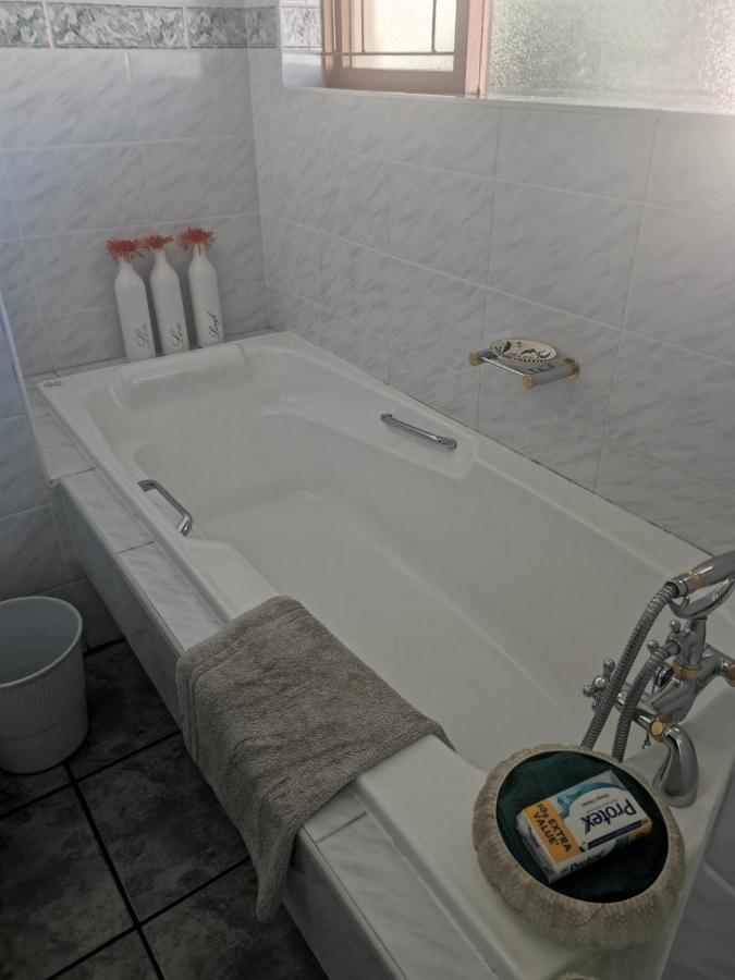 Апартаменты Eikepark Self Catering Стелленбос Экстерьер фото