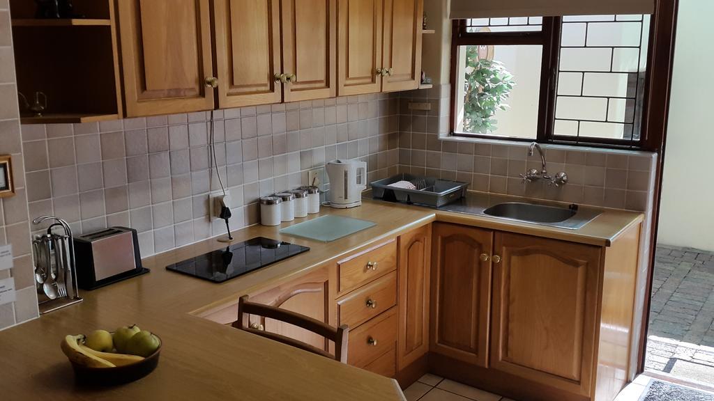 Апартаменты Eikepark Self Catering Стелленбос Экстерьер фото